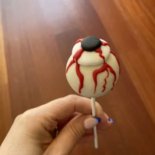 Eye ball vanilla cake pops