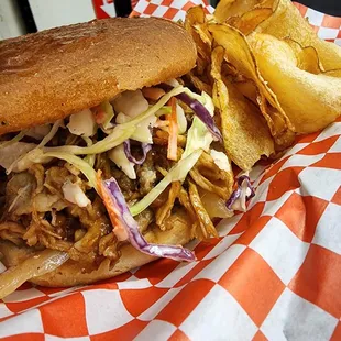 Pulled pork sammie &amp; homemade chips