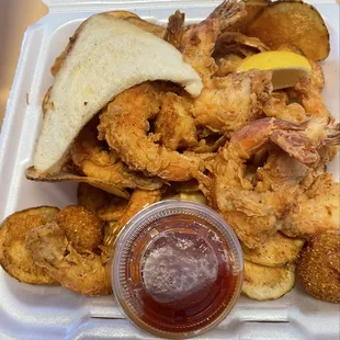 Fried shrimp platter with chips