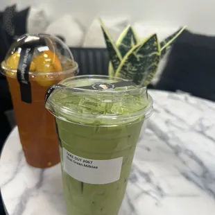 peach orange lemongrass tea (left) and thai green tea (right)