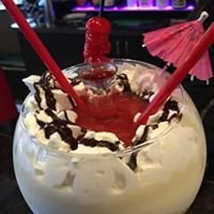 dessert, drink