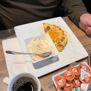 The Cowboy Omelete w/grits