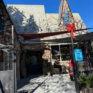 super cute, plenty of outside seating