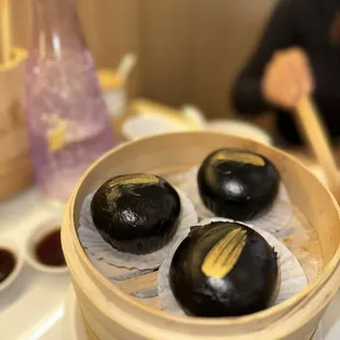 salted egg yolk lava bun