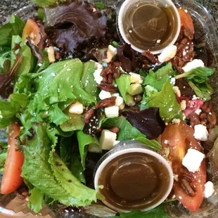 Pecan salad with feta