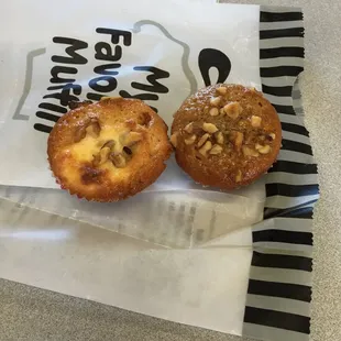 Little baby muffins. Banana Nut and Praline Cheesecake