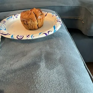 Does this look like a praline cheesecake muffin to you?  And remember when the muffin would take up half the plate?  Shrinkflation!