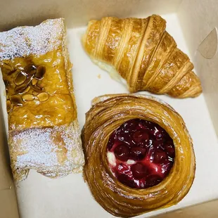 Jalousie, plain croissant and cherry cheese danish
