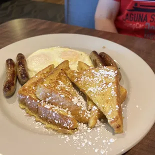 Breakfast special - French toast, 2 eggs, breakfast sausage