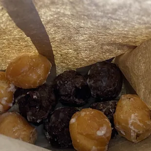 Regular Donut Holes