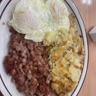 Corned beef hash with eggs