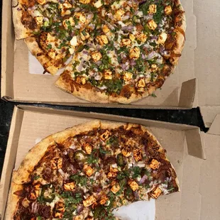 One slice is missing from the Vijayawada Paneer Pizza (my brother could not wait to eat it!), and the other is the Tandoor Paneer Pizza