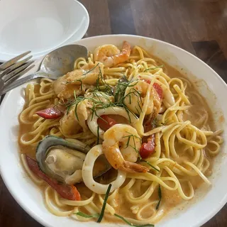 Linguine Panang Seafood