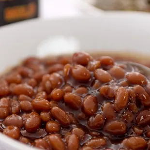 ows a bowl of baked beans
