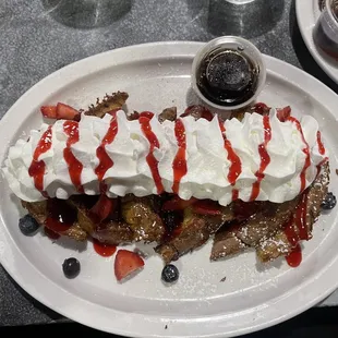 Berry berry French toast