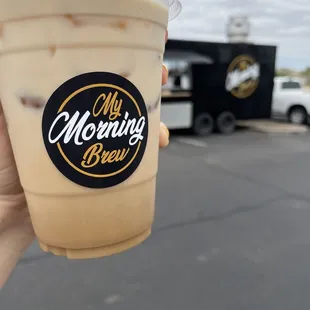 Iced coffee with white chocolate and oat milk!