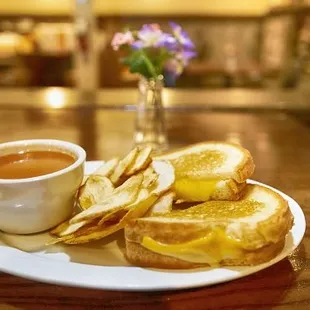 Soup &amp; Sandwich ~ Grilled Cheese and Tomato Soup on Thursdays