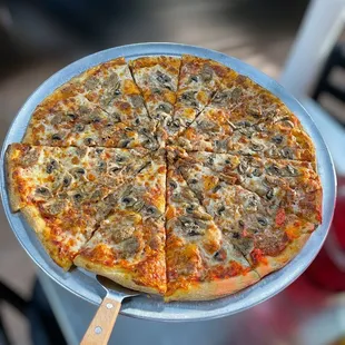 Large pizza with Sausage and Mushrooms