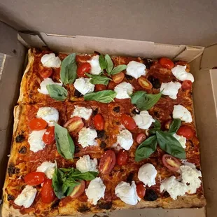 Mozzarella di Buffalo Cheese Pizza