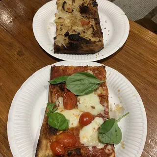 Mozzarella di Buffalo Cheese Pizza