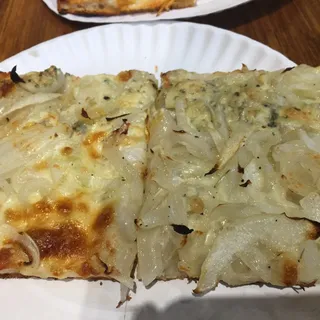 Caramelized Onion Gorgonzola Pizza