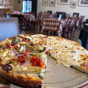 Mediterranean pizza And four cheese