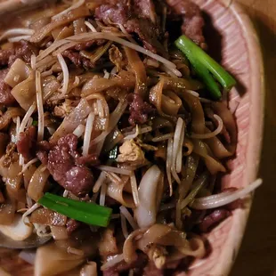 Rice noodles with beef