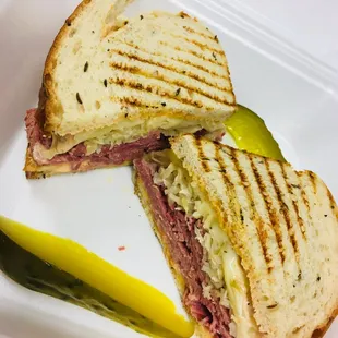 Corned beef Ruben on RYE