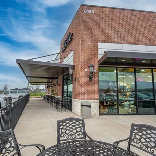 Clean Patio restaurant