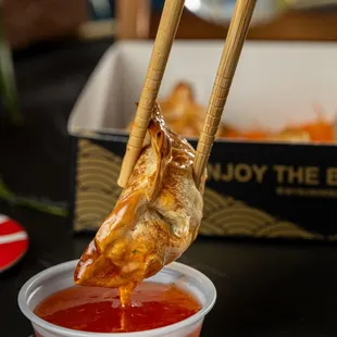  pair of chopsticks dipping sauce