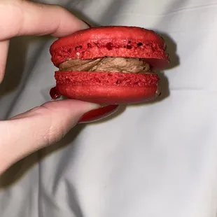 Strawberry chocolate macaroon