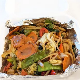 Spicy udon noodles with veggies