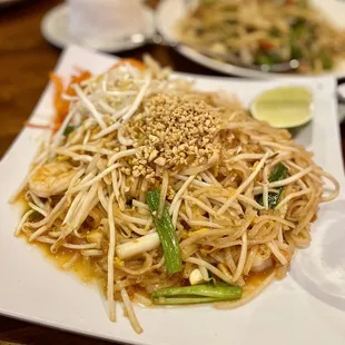 Pad Thai w/ shrimp
