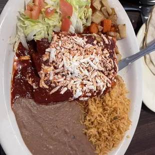Enchiladas a la mexicana con queso fresco