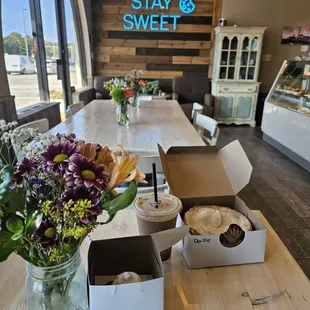 My 1st time here.  I had the pumpkin and marshmallow frosting cupcake, a vegan chicken pot pie to go and an iced mocha/pistachio latte.