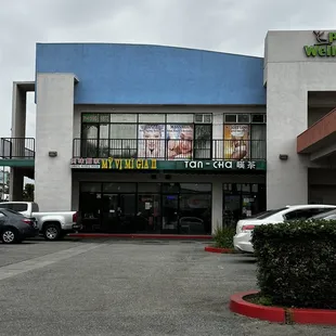 outside, ramen and noodles