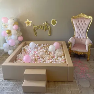 7x7 BALL PIT AND THRONE CHAIR