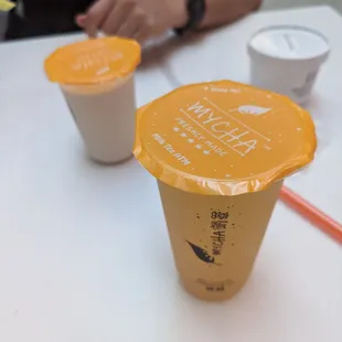 Lychee jasmine tea and jasmine milk tea