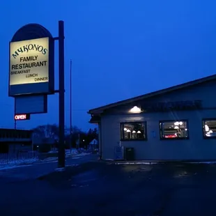 the outside of the restaurant