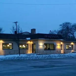 the outside of the restaurant