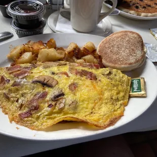 Cheddar Mushrooms Omelet