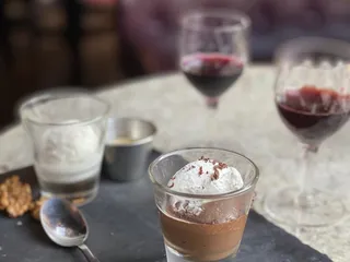 VINIA Wine & Kitchen