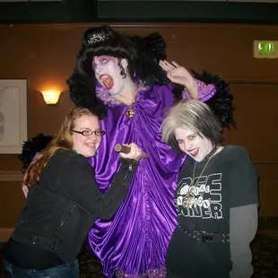 A satisfied diner (Kimpletely Insane) with the cast members from BATS the Non-Musical