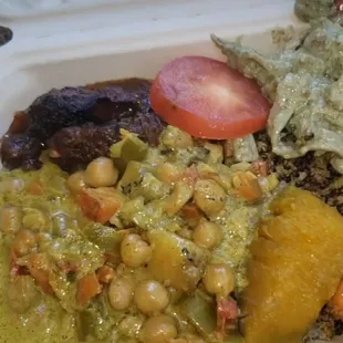 Curry Jackfruit, Chickpeas, Pumpkin and Pesto Pasta.