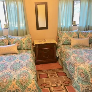 Michael Room. 2 queens