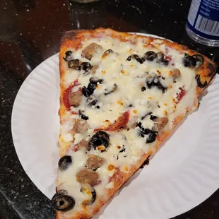 San Francisco! Hearty pizza for beer soaking!