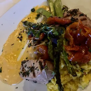 Tuna with hollandaise, risotto and asparagus!