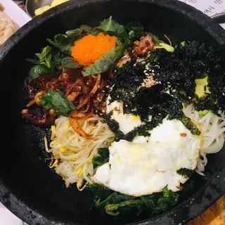 S8. Beef Hot Stone Bibimbap ()