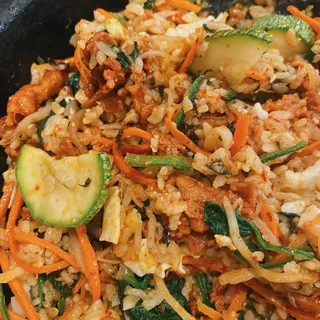 S9 . HOT STONE PLATE BIBIMBAP W/PORK ( )