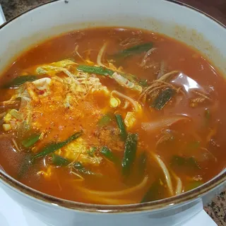 S13. SPICY BEEF SOUP ()